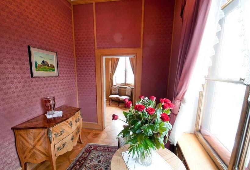 فندق Zamek Pułtusk Dom Polonii