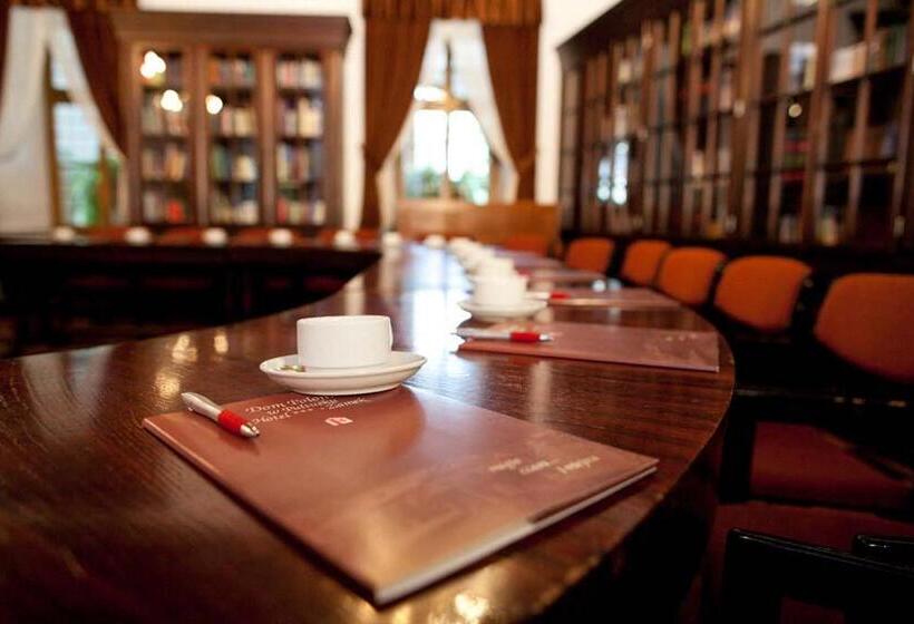 فندق Zamek Pułtusk Dom Polonii