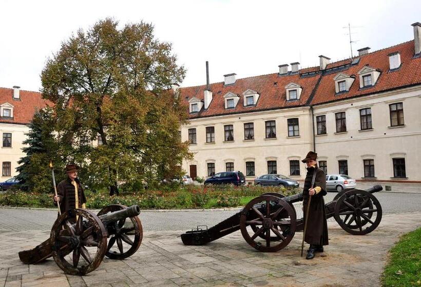 فندق Zamek Pułtusk Dom Polonii