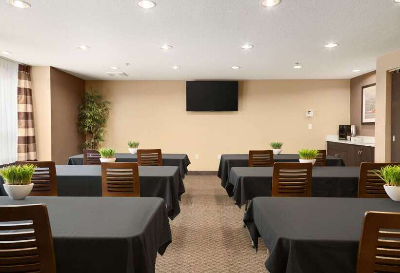 Microtel Inn & Suites By Wyndham Blackfalds Red Deer North