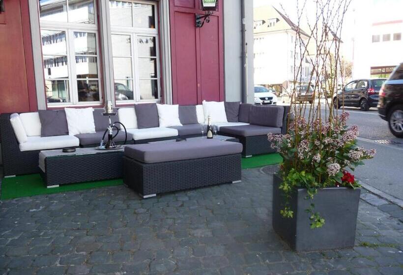 모텔 Gasthof Zum Falken