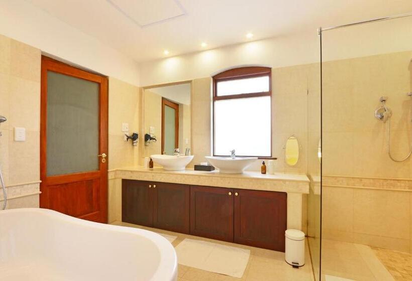 بنسيون Apricot Gardens Guesthouse