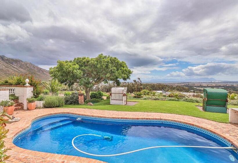 بنسيون Apricot Gardens Guesthouse