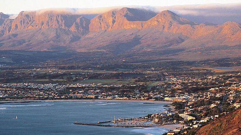 بنسيون Berg En Zee Guesthouse
