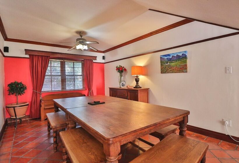 بنسيون Berg En Zee Guesthouse