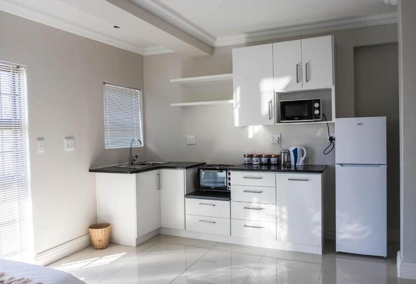 פנסיון Hilltop Guesthouse