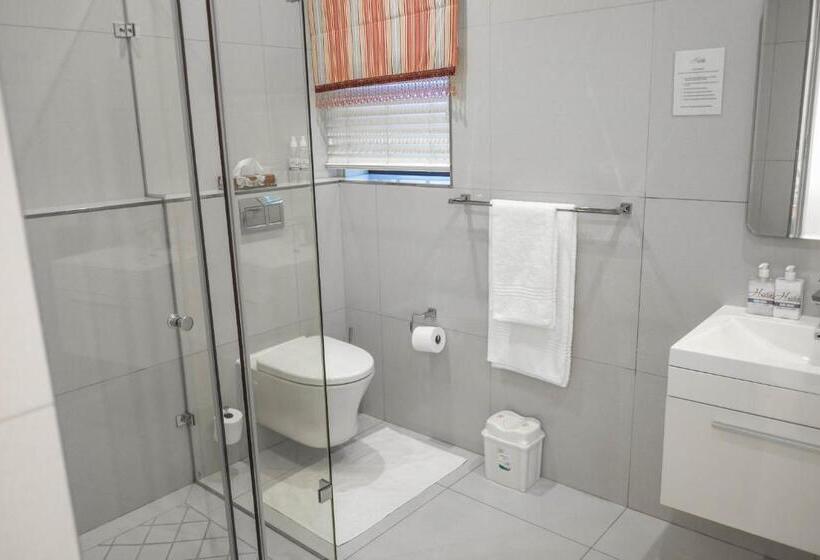 פנסיון Hilltop Guesthouse