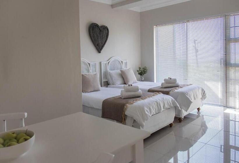 פנסיון Hilltop Guesthouse