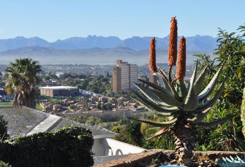 פנסיון Hilltop Guesthouse