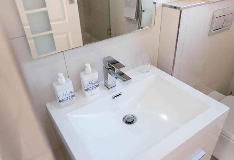 פנסיון Hilltop Guesthouse