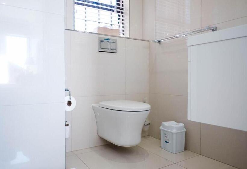 פנסיון Hilltop Guesthouse