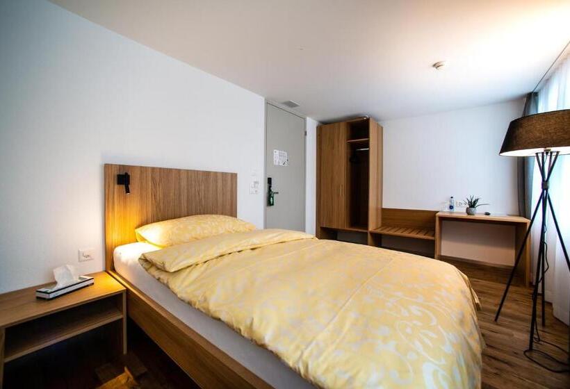 بنسيون Rössli Tufertschwil