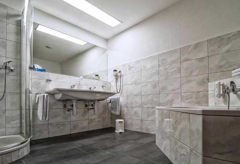 بنسيون Rössli Tufertschwil