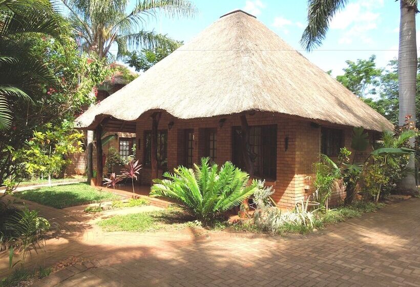 פנסיון Trees Too Guest Lodge