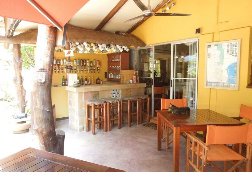 פנסיון Trees Too Guest Lodge