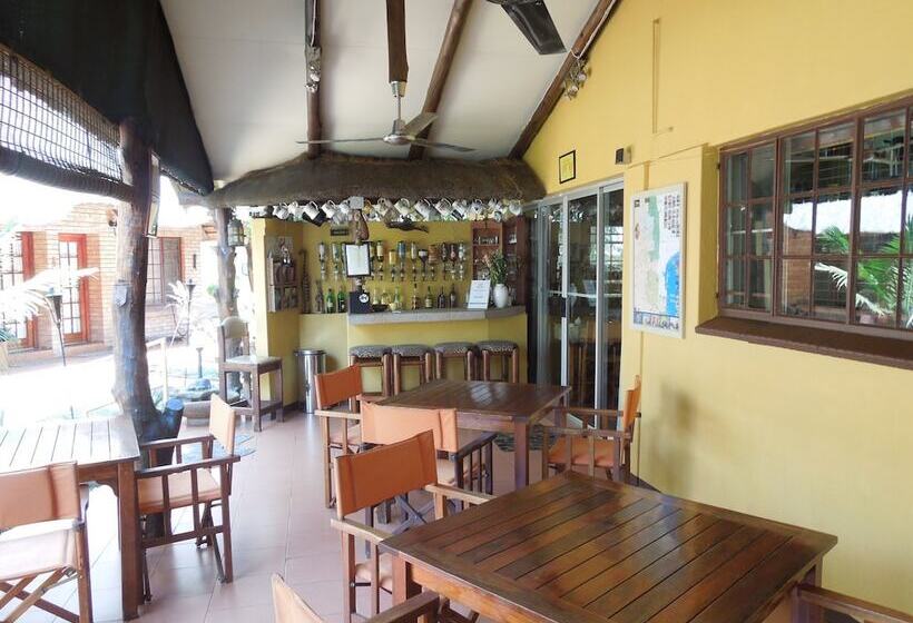 פנסיון Trees Too Guest Lodge