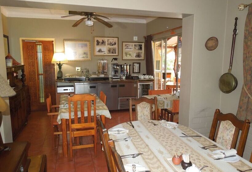 פנסיון Trees Too Guest Lodge