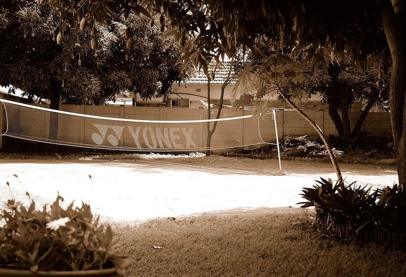 פנסיון Trees Too Guest Lodge