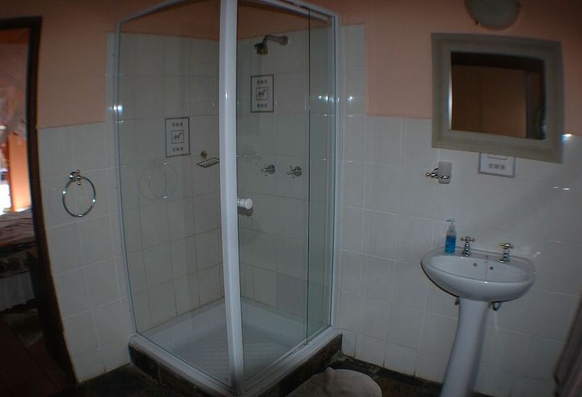 פנסיון Trees Too Guest Lodge