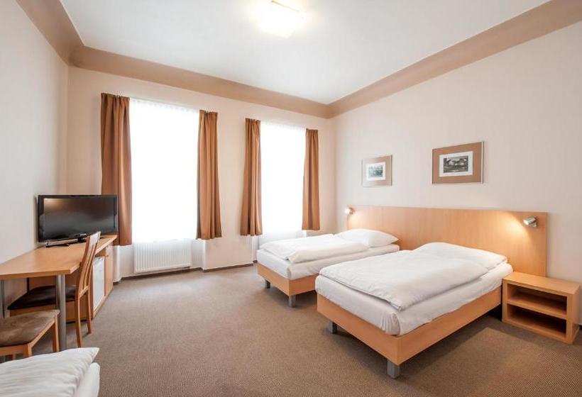 פנסיון V Centru