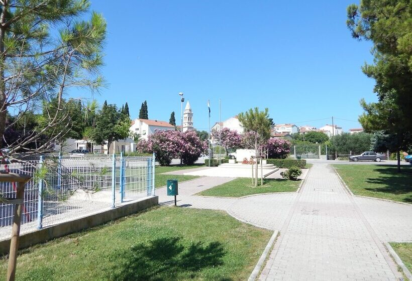 Rooms And Apartments Porat