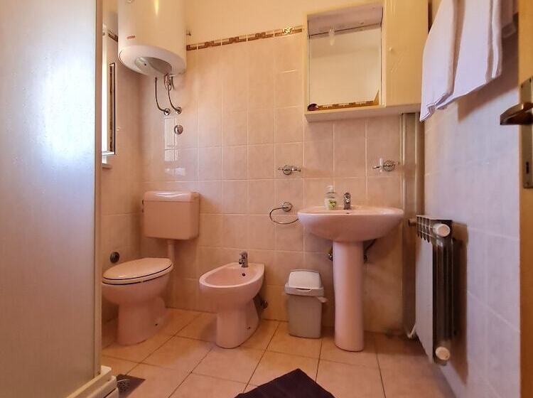 Rooms And Apartments Porat