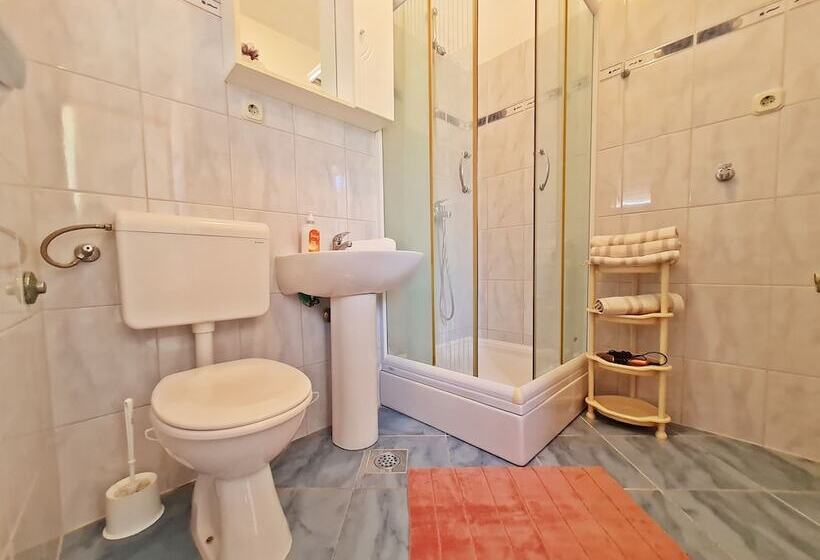 Rooms And Apartments Porat