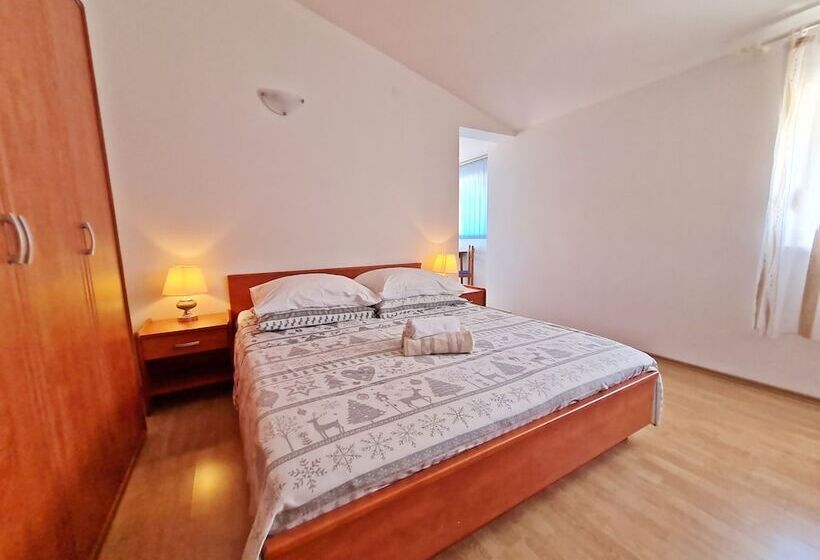 Rooms And Apartments Porat