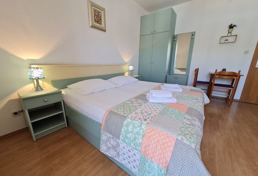 Rooms And Apartments Porat