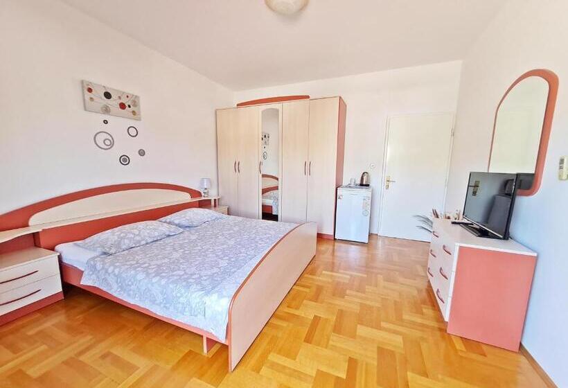 Rooms And Apartments Porat