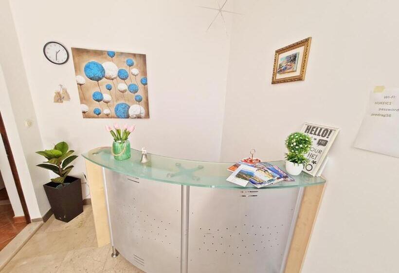 Rooms And Apartments Porat