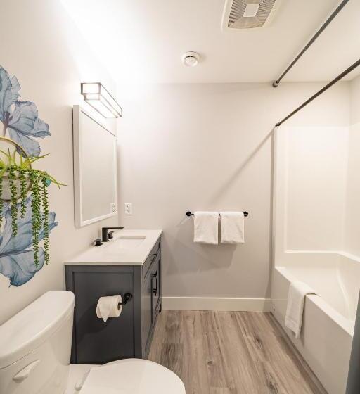 Sunrise Ridge Waterfront Resort