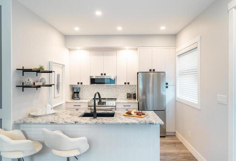 Sunrise Ridge Waterfront Resort