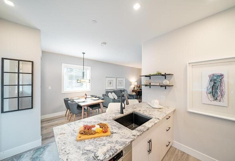 Sunrise Ridge Waterfront Resort