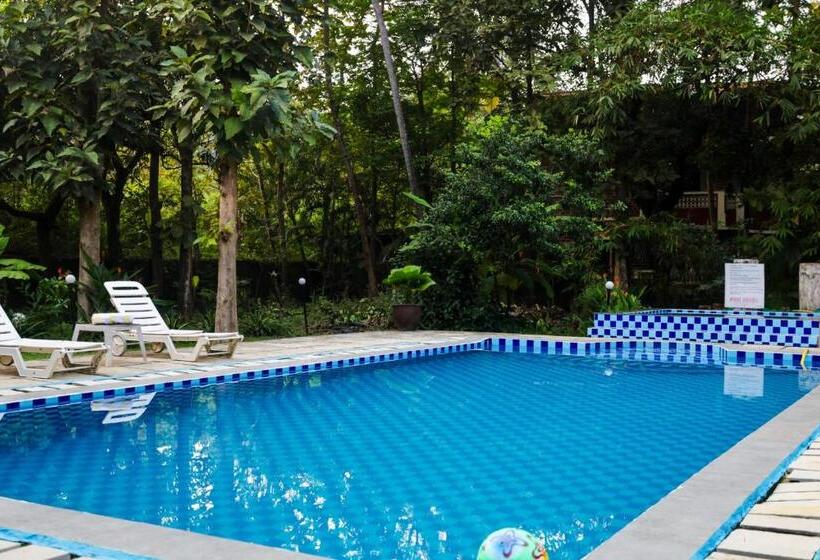 6 Bedrooms Nr Majorda Beach With Pool