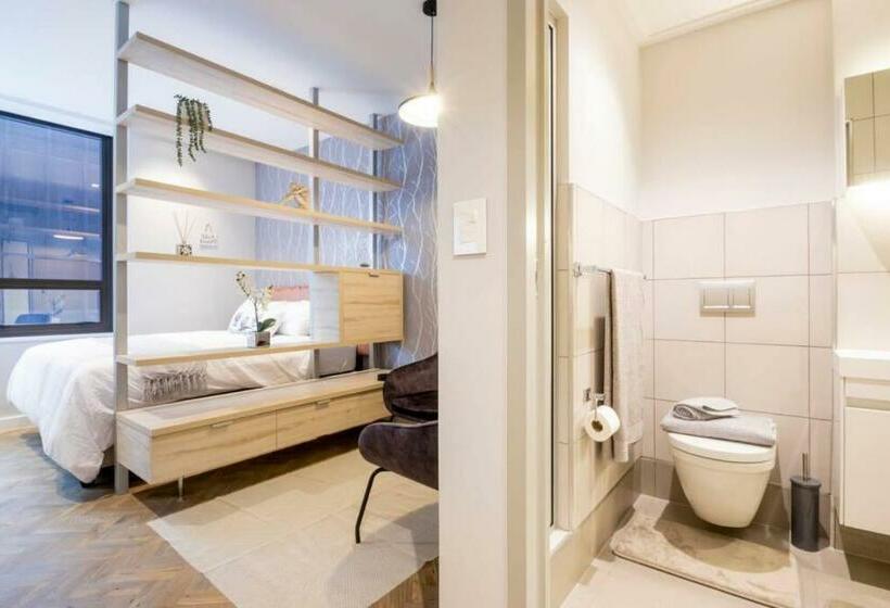 Alimama Spaces: The Rob S Foreshore Place