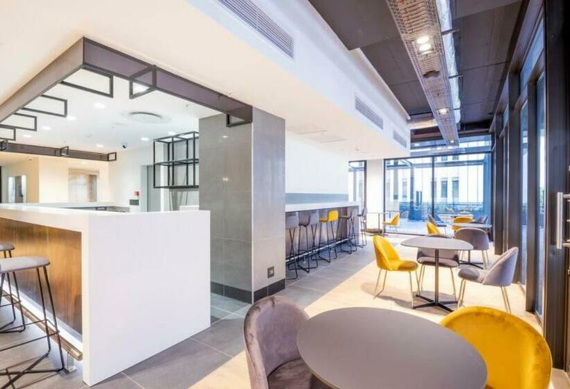 Alimama Spaces: The Rob S Foreshore Place