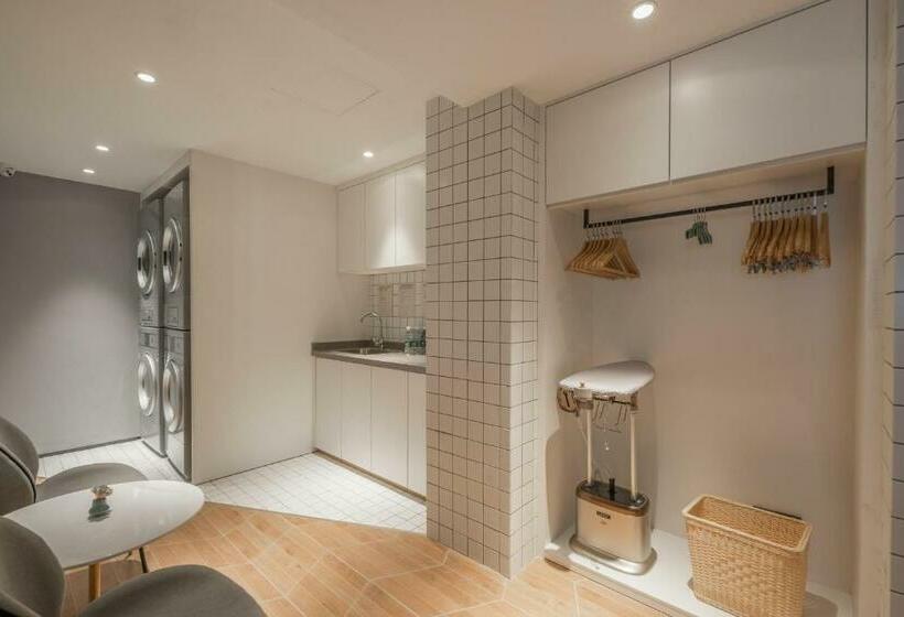 Atour Hotel Taizhou Maoye World