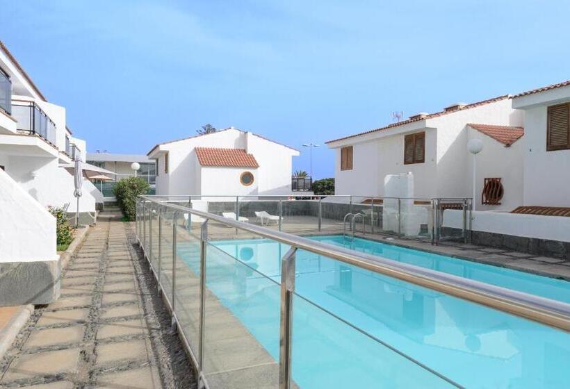 Bonito Bungalow Con Piscina Junto A La Playa