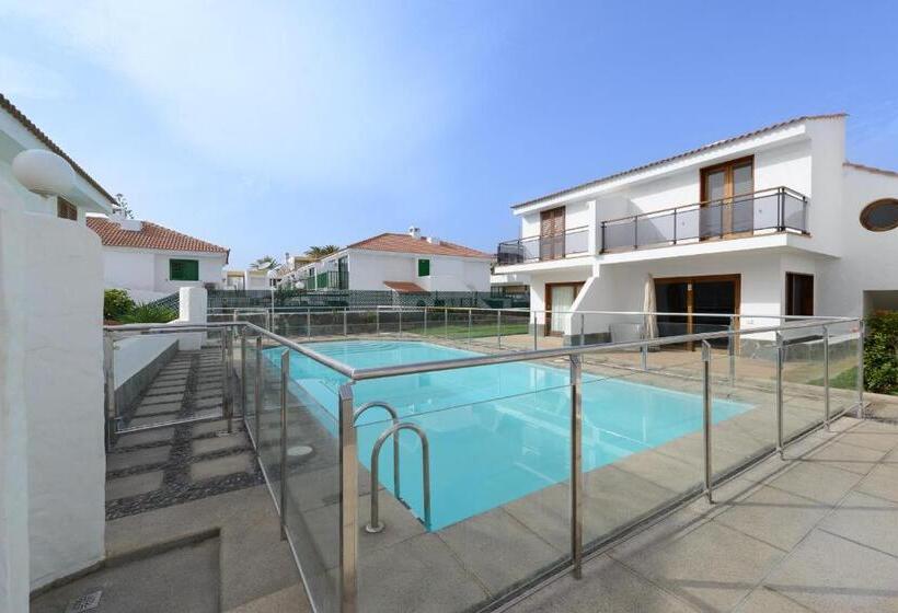 Bonito Bungalow Con Piscina Junto A La Playa