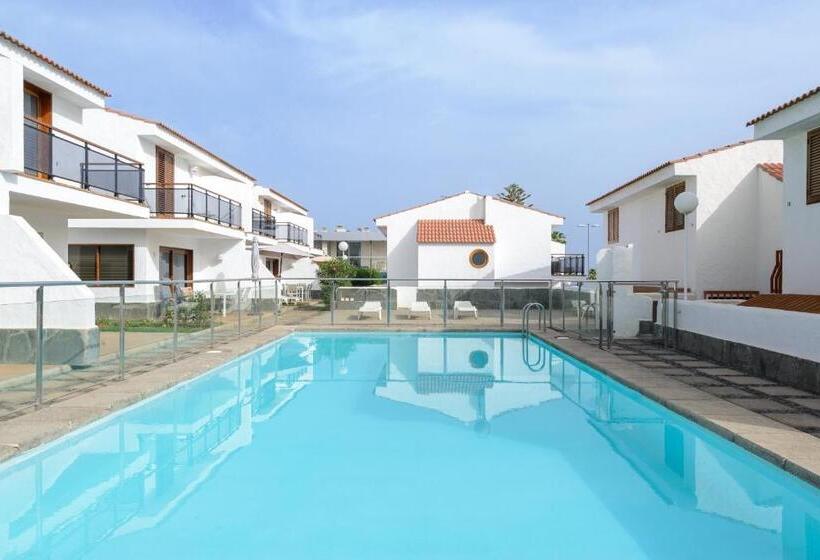 Bonito Bungalow Con Piscina Junto A La Playa