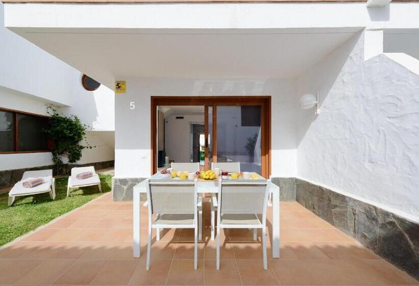 Bonito Bungalow Con Piscina Junto A La Playa