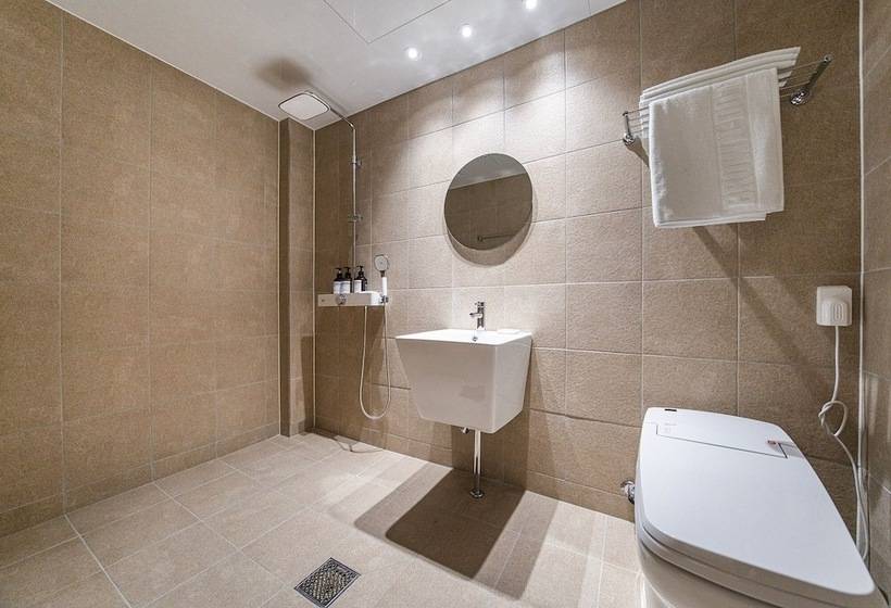 Brown Dot Hotel Eurwangri