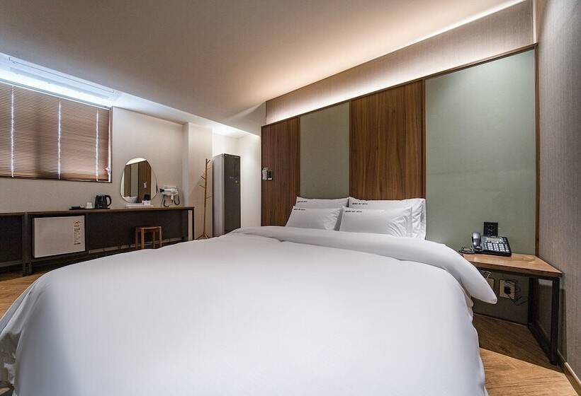 Brown Dot Hotel Eurwangri