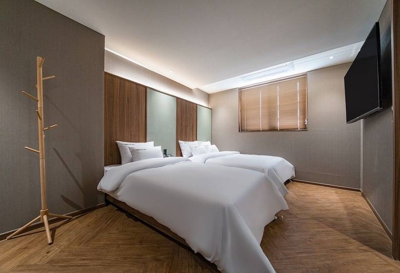 Brown Dot Hotel Eurwangri