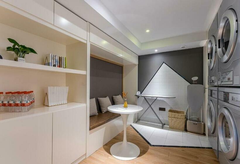 Atour Hotel Huzhou City Government