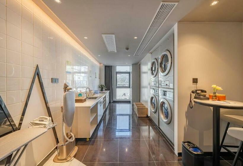 Atour Hotel Wuxi Huishan Wanda Plaza