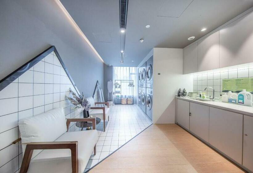 Atour Hotel Yuzhong Yuci Incity