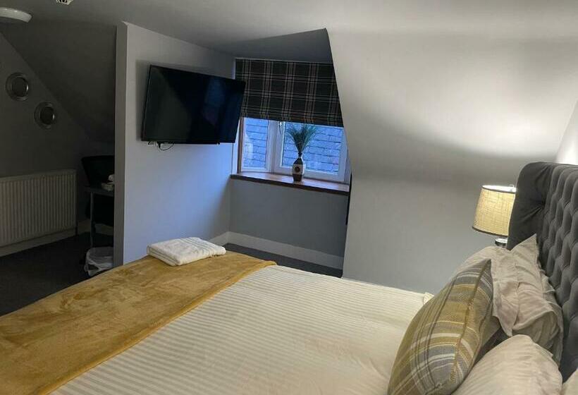 Отель Commercial