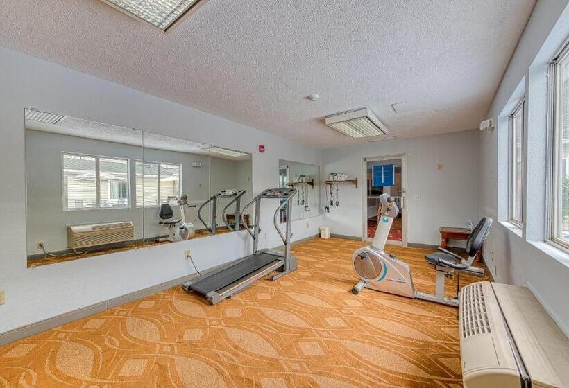 Отель American Inn & Suites